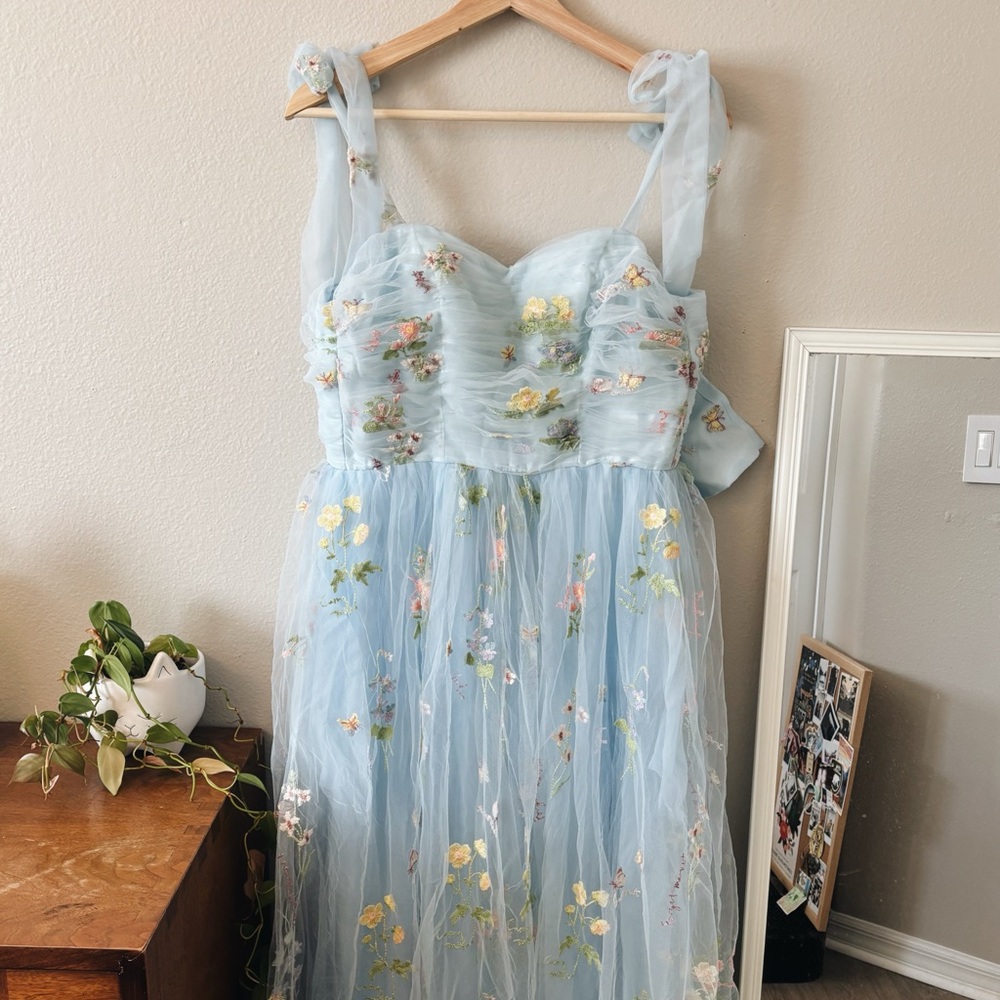 Women's Tie Sleeve Prom Dresses Flower Embroidery Tulle Party Gown